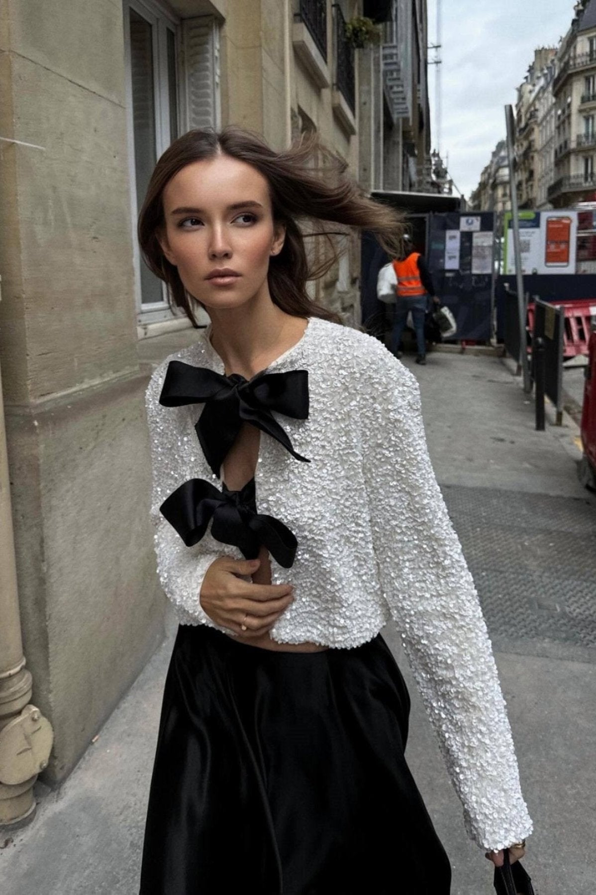 Noria™ | Blusa moderna y chic con acentos de lazo