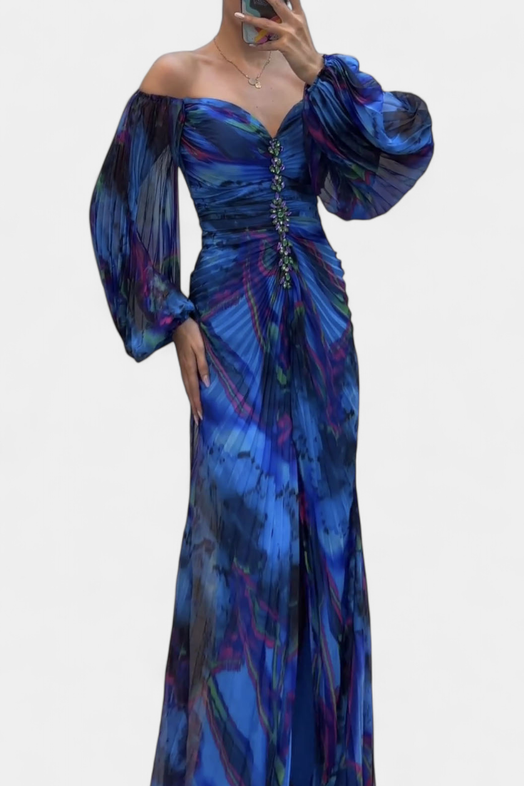 Quintessa | Vestido Maxi Plisado con Mangas Largas y Estampado Vibrante